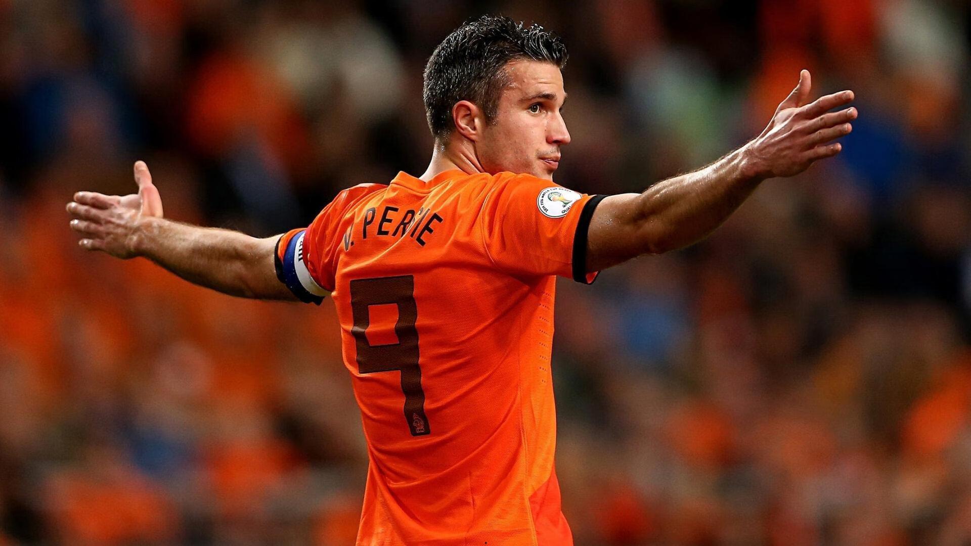 意甲激战半场，厄斯蒂高头槌破僵局，古德蒙德松点射扳平，热那亚